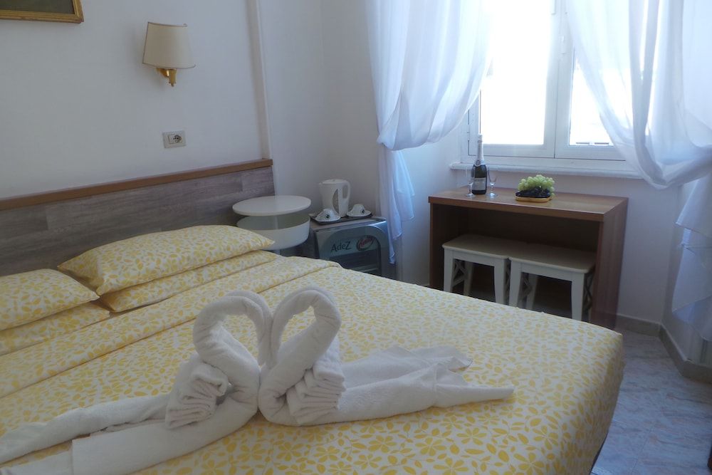 Castelfidardo Double or Twin Room 4