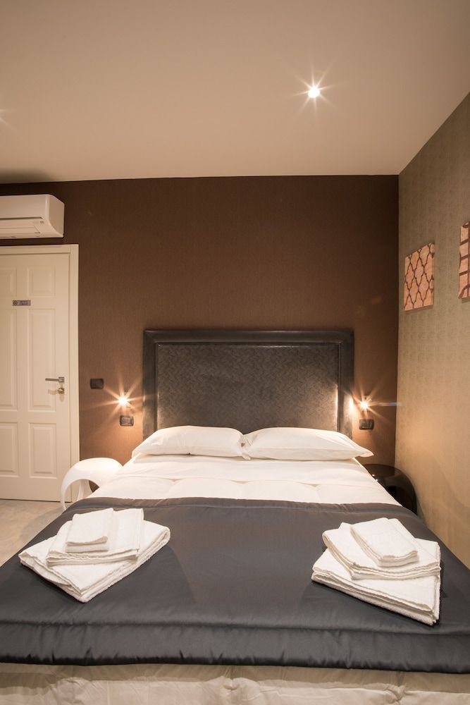 Roma 2B Double or Twin Room 5