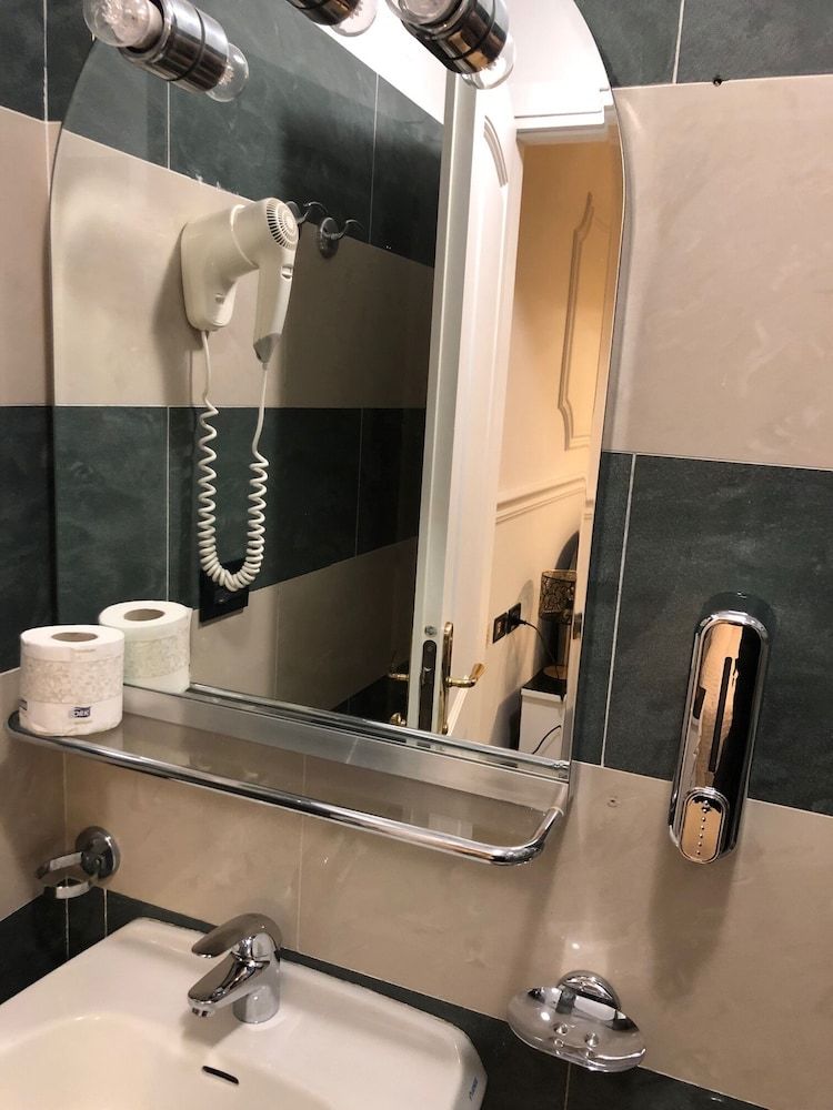 The Port Residence Triple Room 9