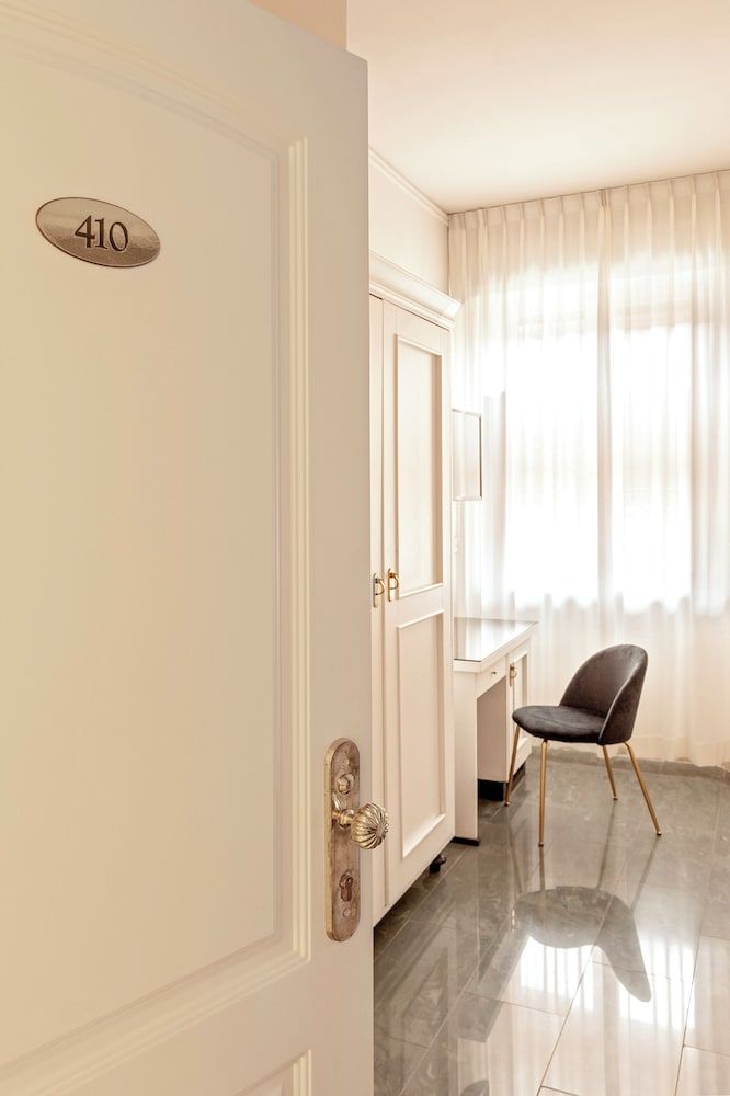 The Port Residence Triple Room 7