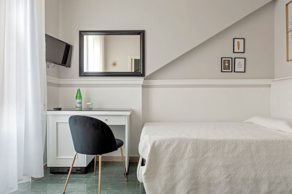 The Port Residence Double Room Single Use 8