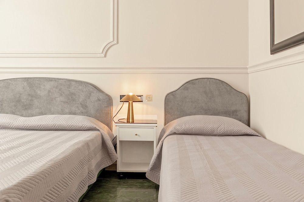 The Port Residence Triple Room 6