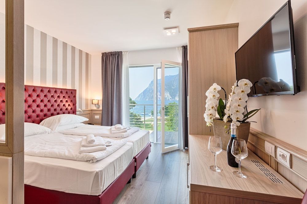 Deluxe Double or Twin Room, Balcony, Lake View