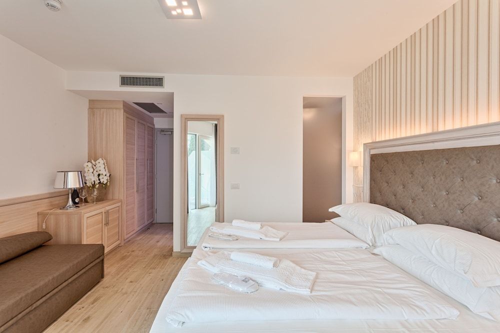 Comfort Triple Room, Balcony, Lake View