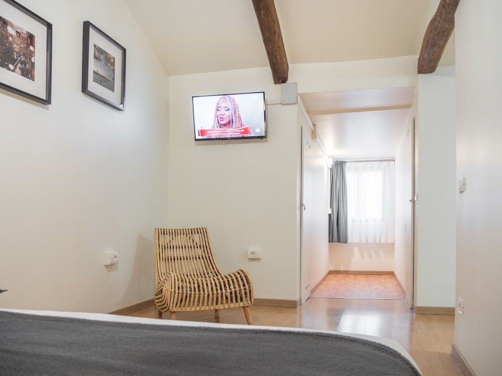 Grand Canal Suites Deluxe Room, Canal View 15