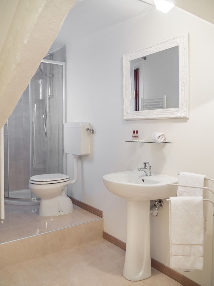 Grand Canal Suites Deluxe Room, Canal View 11