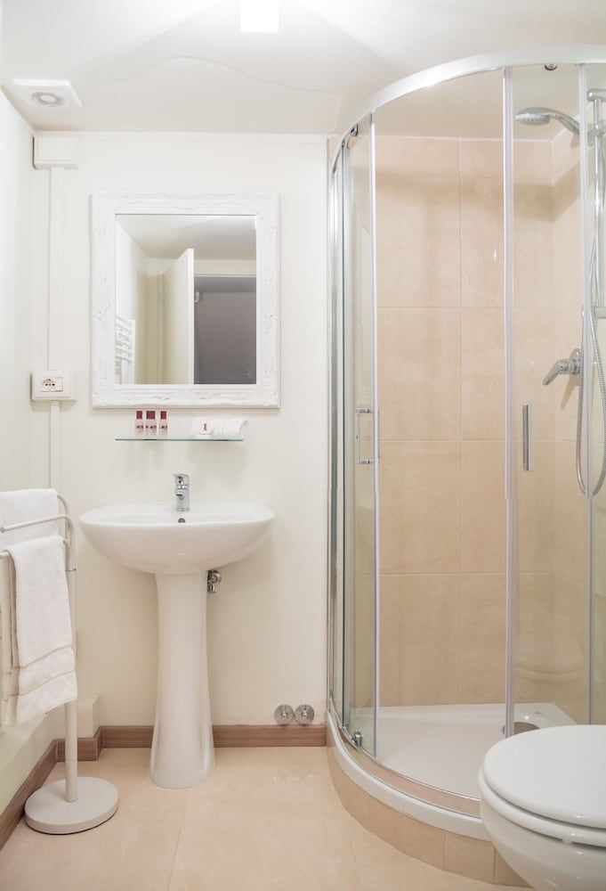 Grand Canal Suites Deluxe Room, Canal View 8