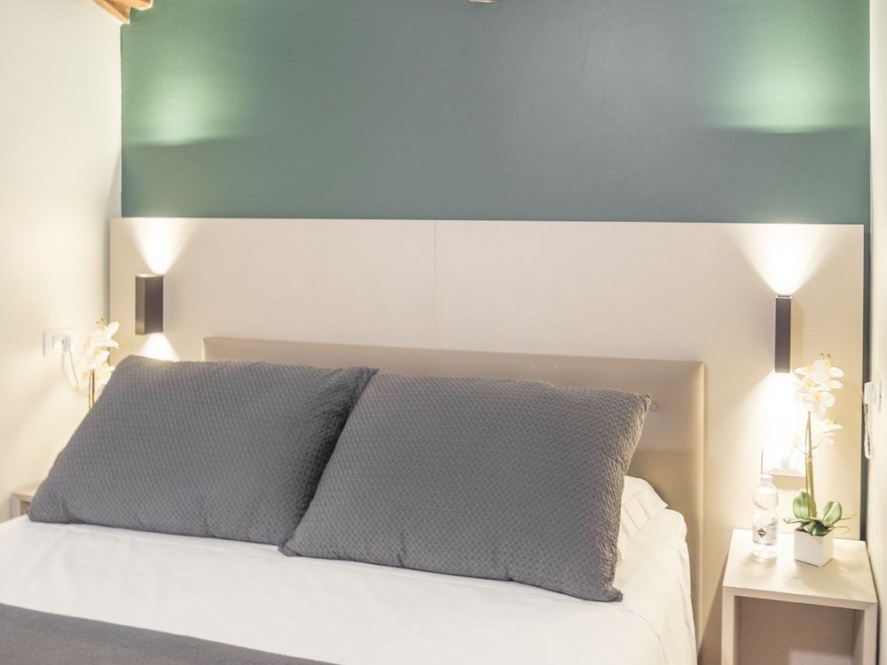 Grand Canal Suites Deluxe Room, Canal View 6