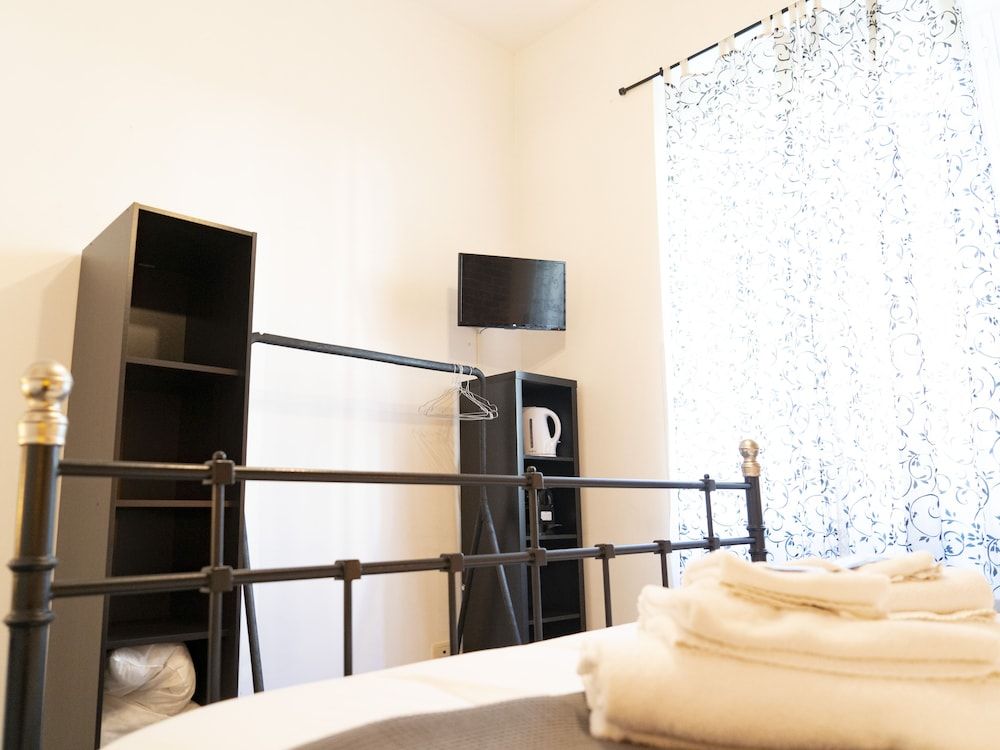 Salotto Piramide B&B Double room with private external bathroom 6