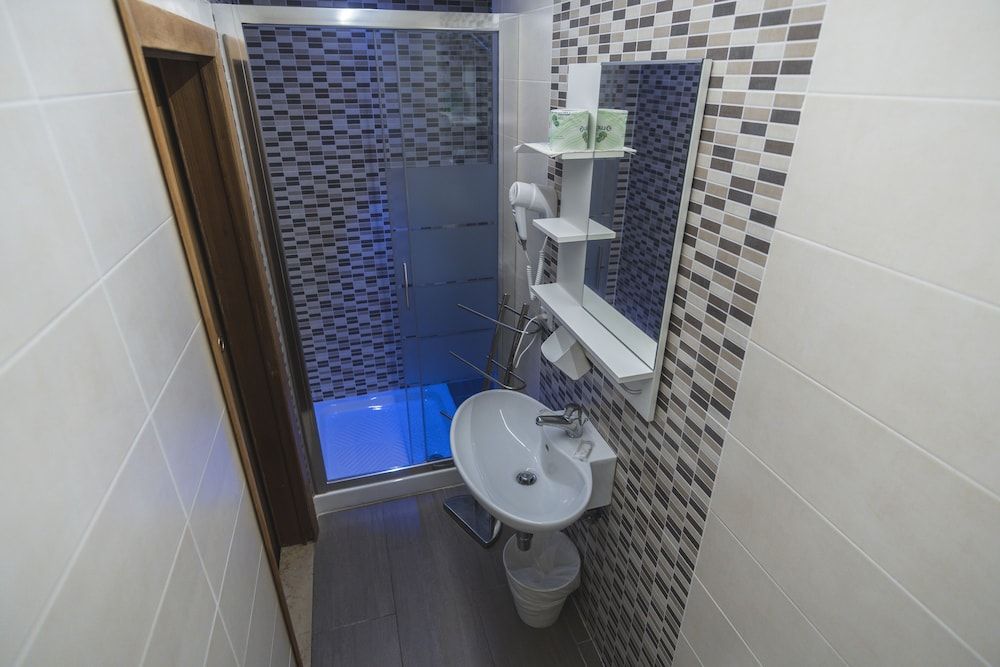 Hotel Victoria Double Room 6