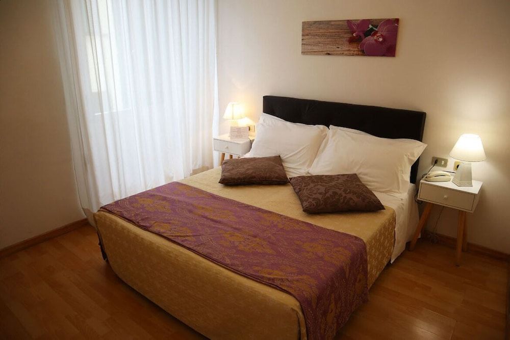 Hotel Victoria Double Room 4