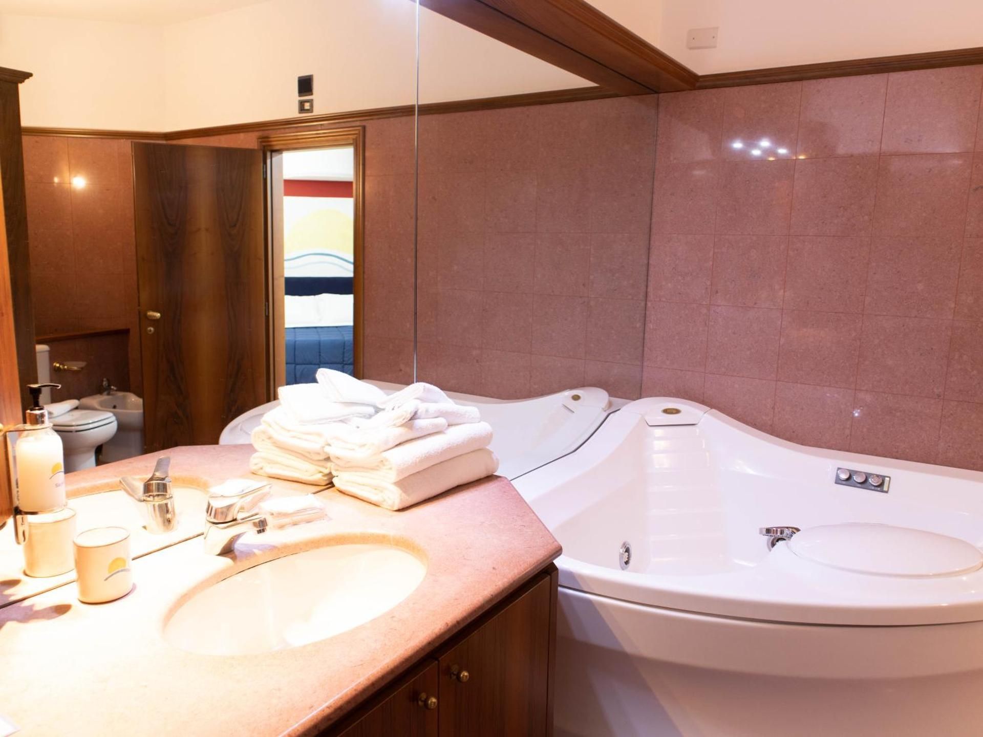 Queen Room with Spa Bath