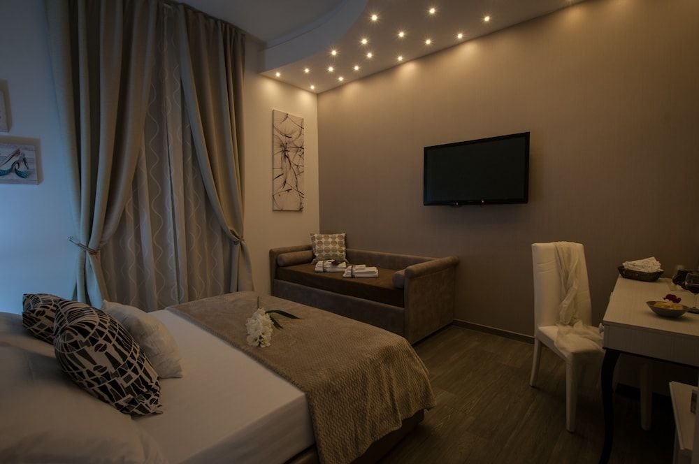 undefined Elenoire Rooms & Suite