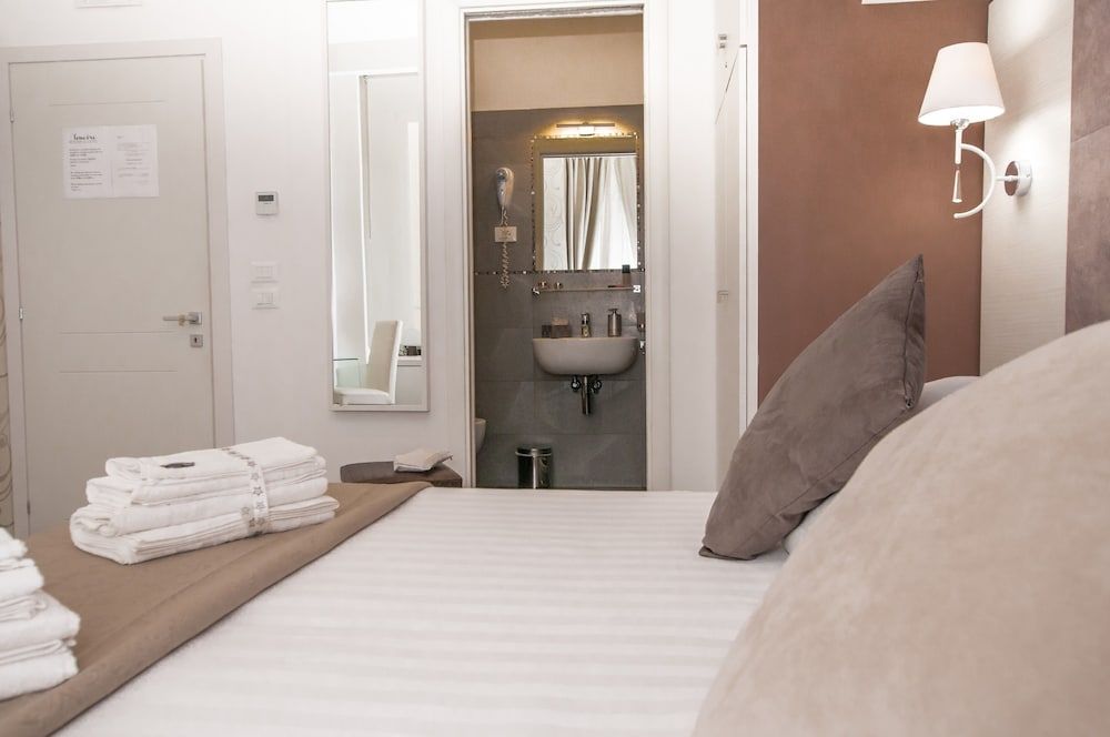undefined Elenoire Rooms & Suite 7
