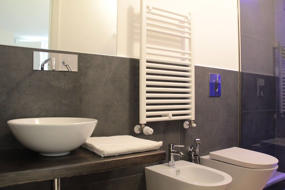 LAMIA Room Rentals Standard Double Room 7