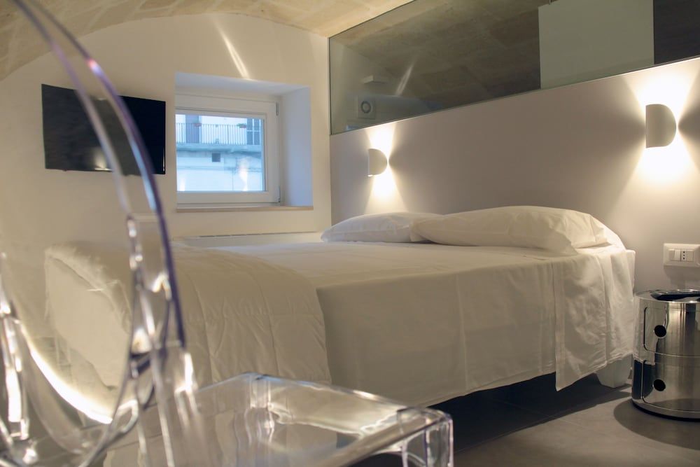 LAMIA Room Rentals Traditional Double Room (Grotta) 3