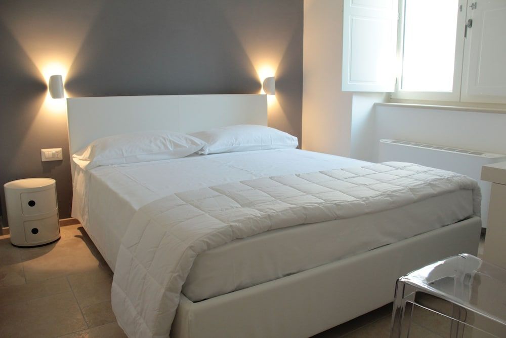 LAMIA Room Rentals Standard Double Room 2