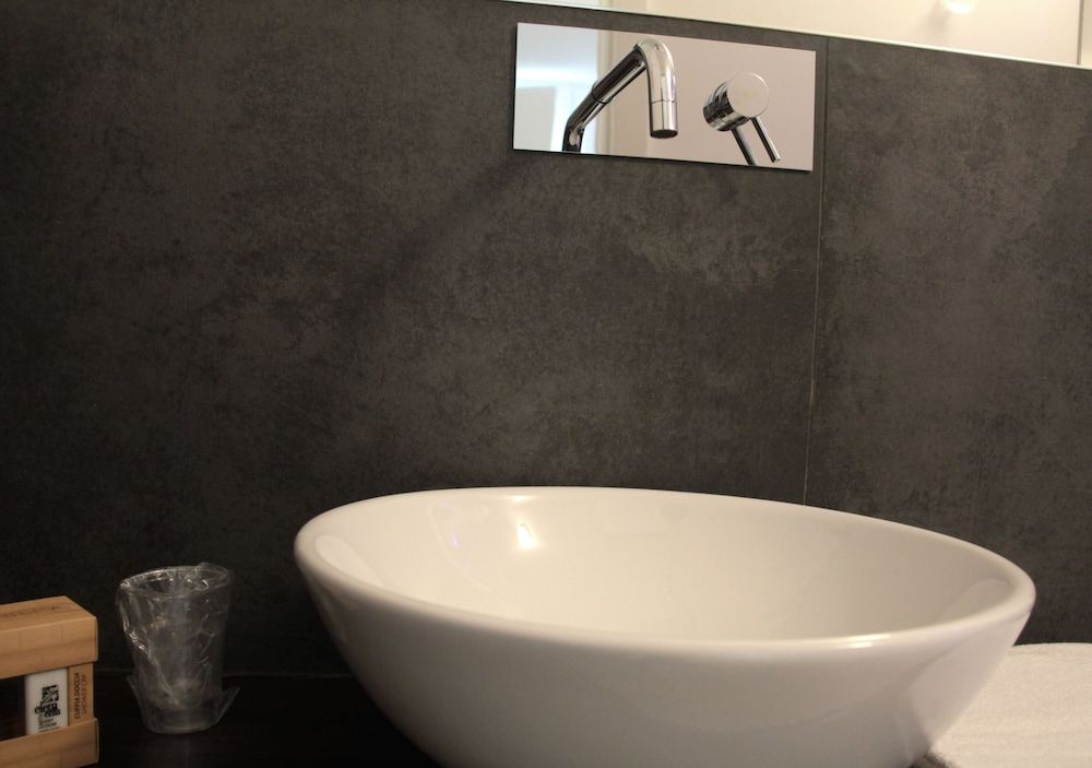 LAMIA Room Rentals Standard Double Room 9