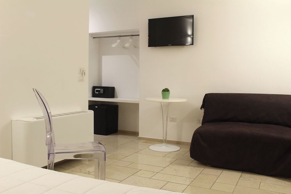 LAMIA Room Rentals Standard Double Room 12