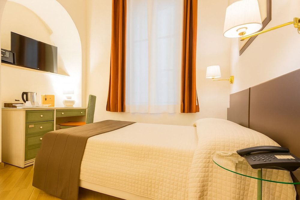 Piazza Paradiso Accomodation Quadruple Room 5