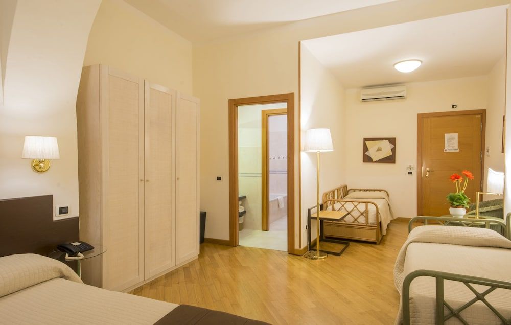 Piazza Paradiso Accomodation Quadruple Room 11