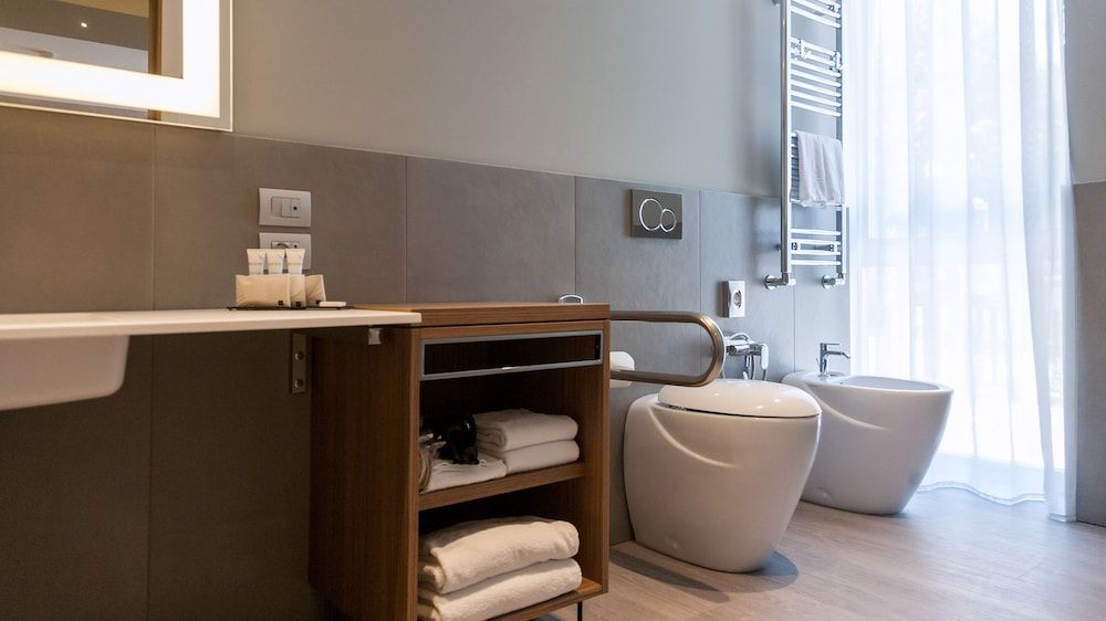 G Hotel Pescara Family Room, 2 Double Beds 4