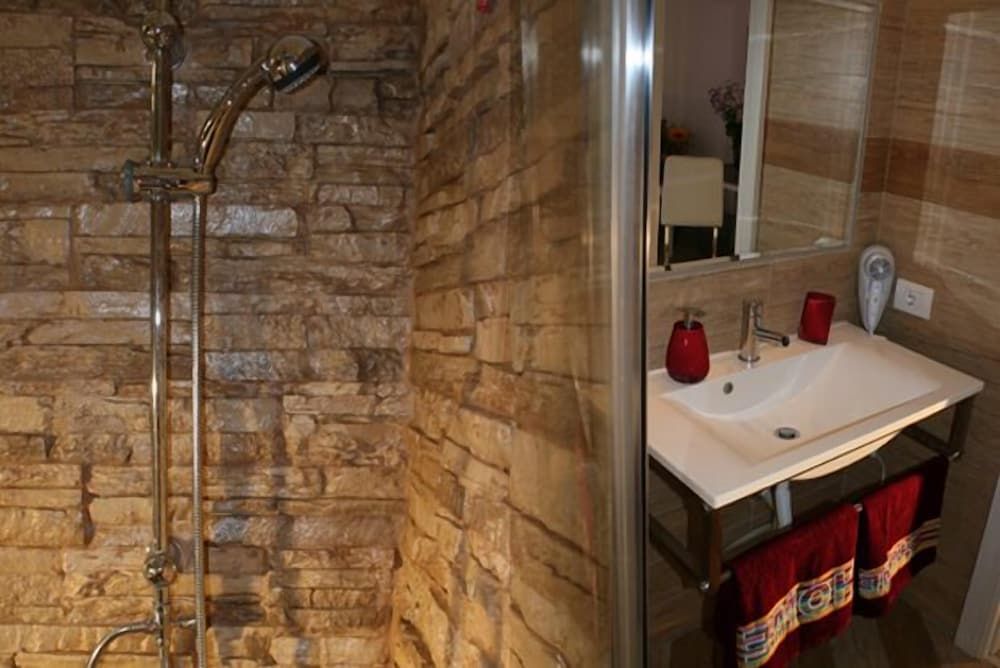 B&B SheLisa Double or Twin Room, Shared Bathroom 5