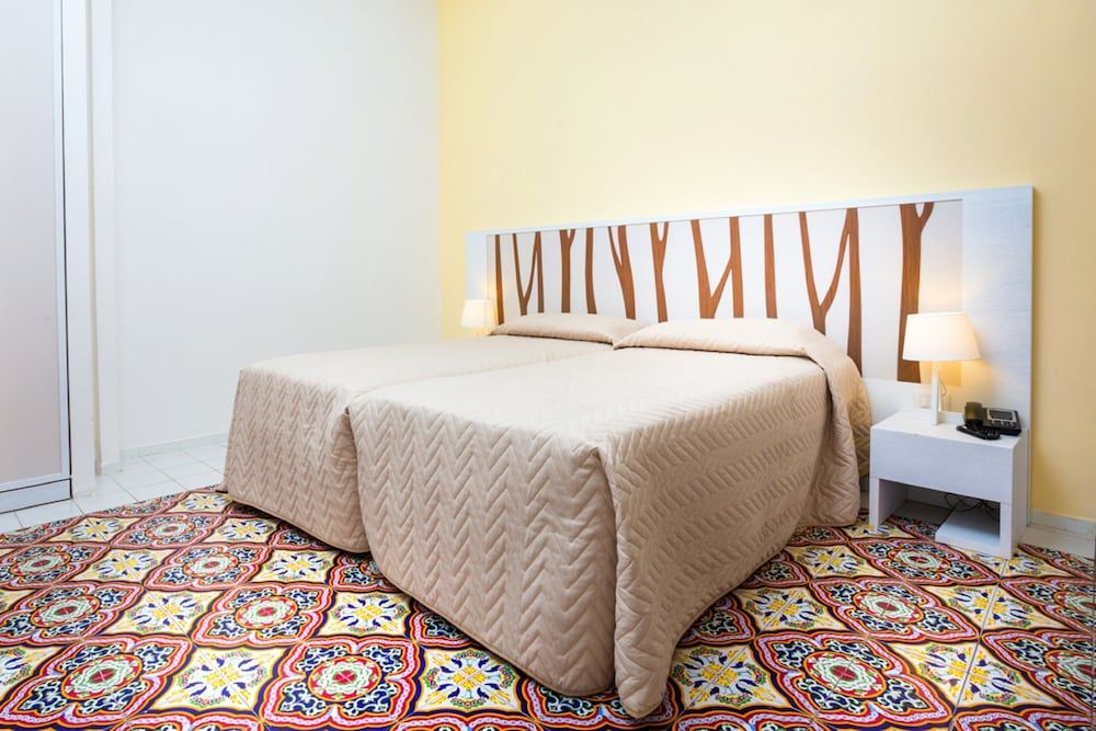 Standard Double Room, 1 Double or 2 Twin Beds, Balcony, Partial Sea View