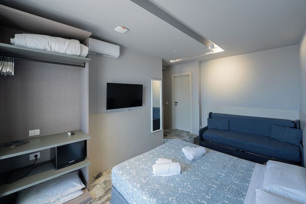 undefined Hotel Bella Capri 2