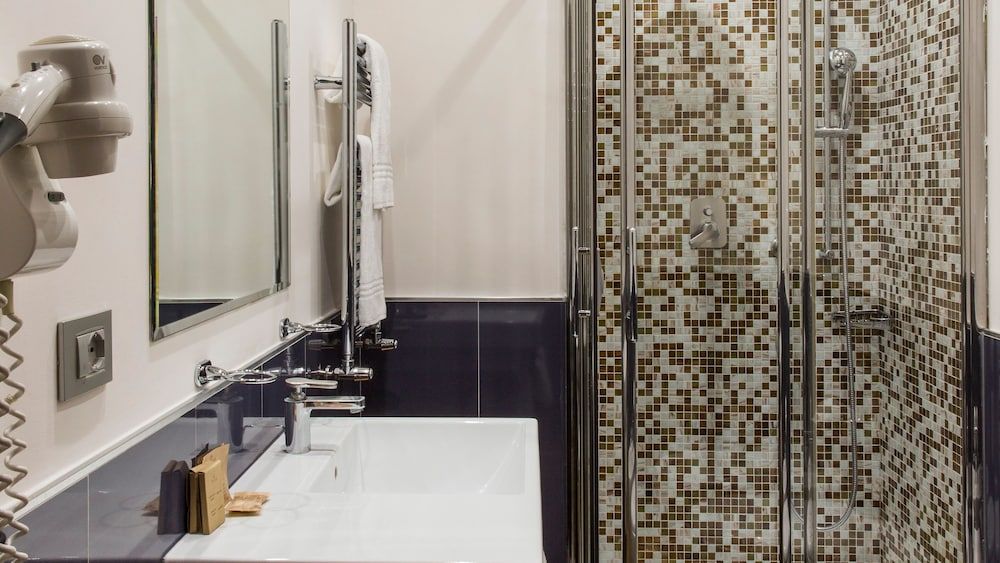 Monti First Double Room (Small) 8