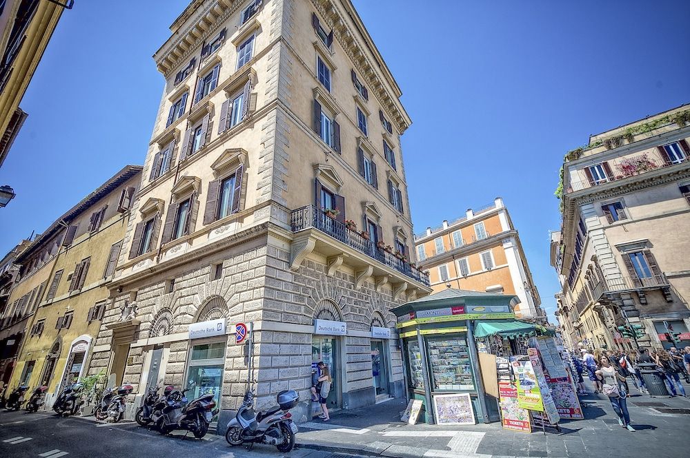 undefined Little Queen Relais 4