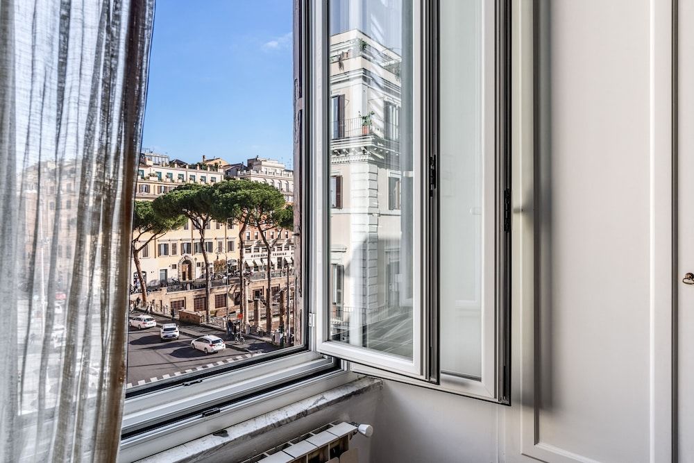 undefined Little Queen Relais 10