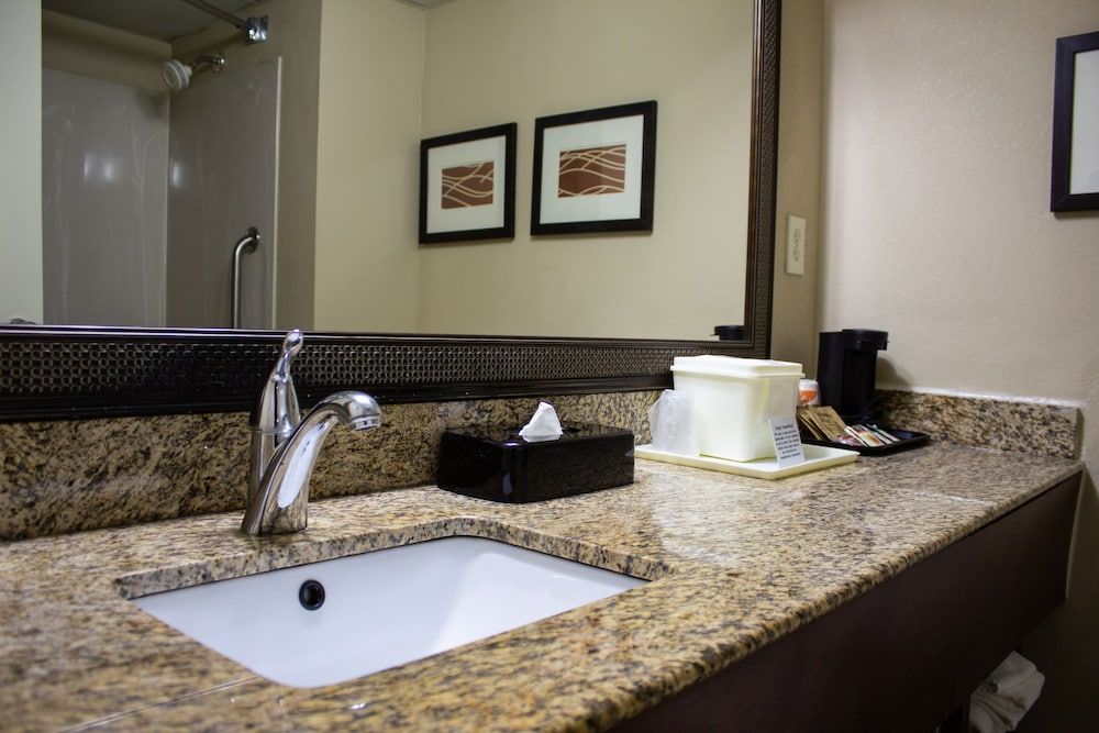 Clarion Pointe Research Triangle Park Durham Room, 1 King Bed, Accessible, Non Smoking 5