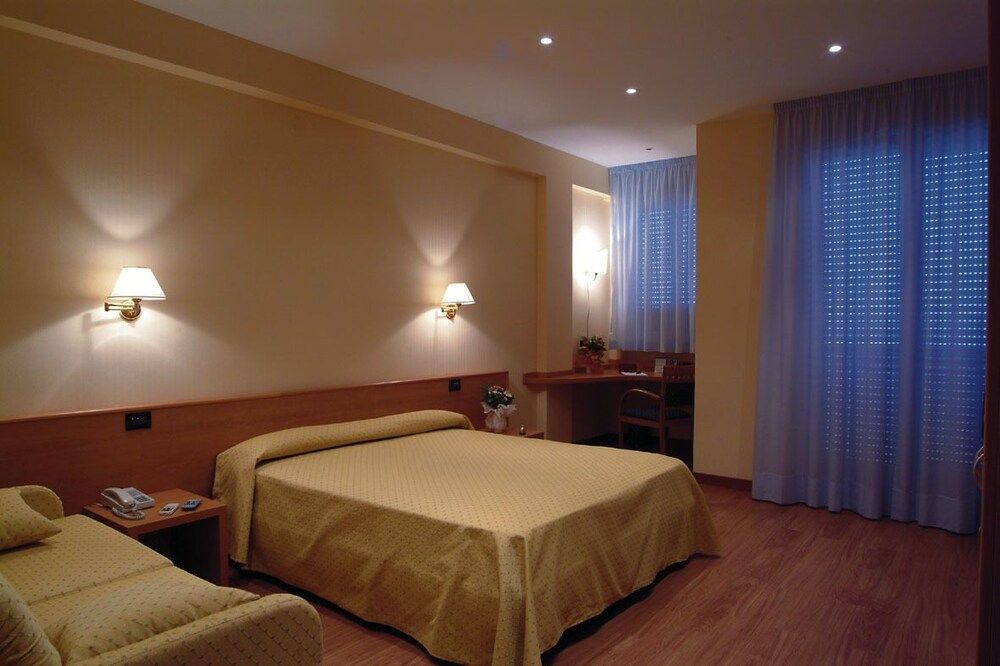 Hotel Touring Falconara Marittima Family Room, Balcony