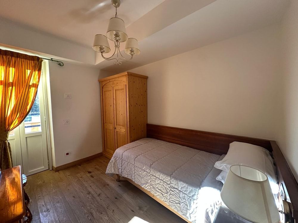 Classic Single Room, 1 Twin Bed, Mountain View