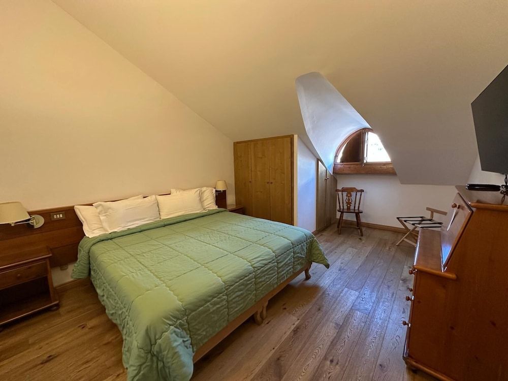 Hotel Serena Classic Double or Twin Room, Mountain View (Attic) 3