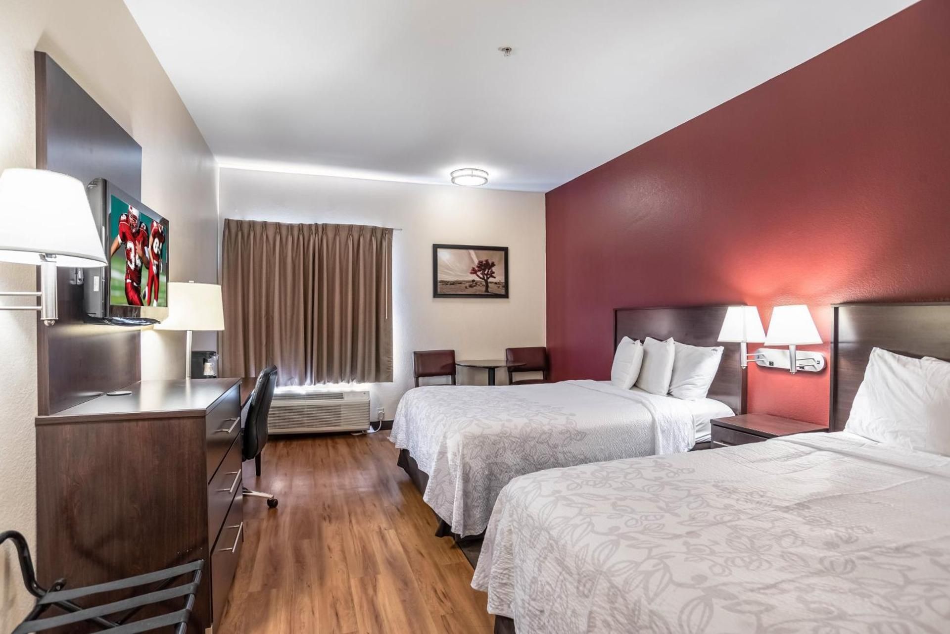 Deluxe 2 Full Beds Smoke Free