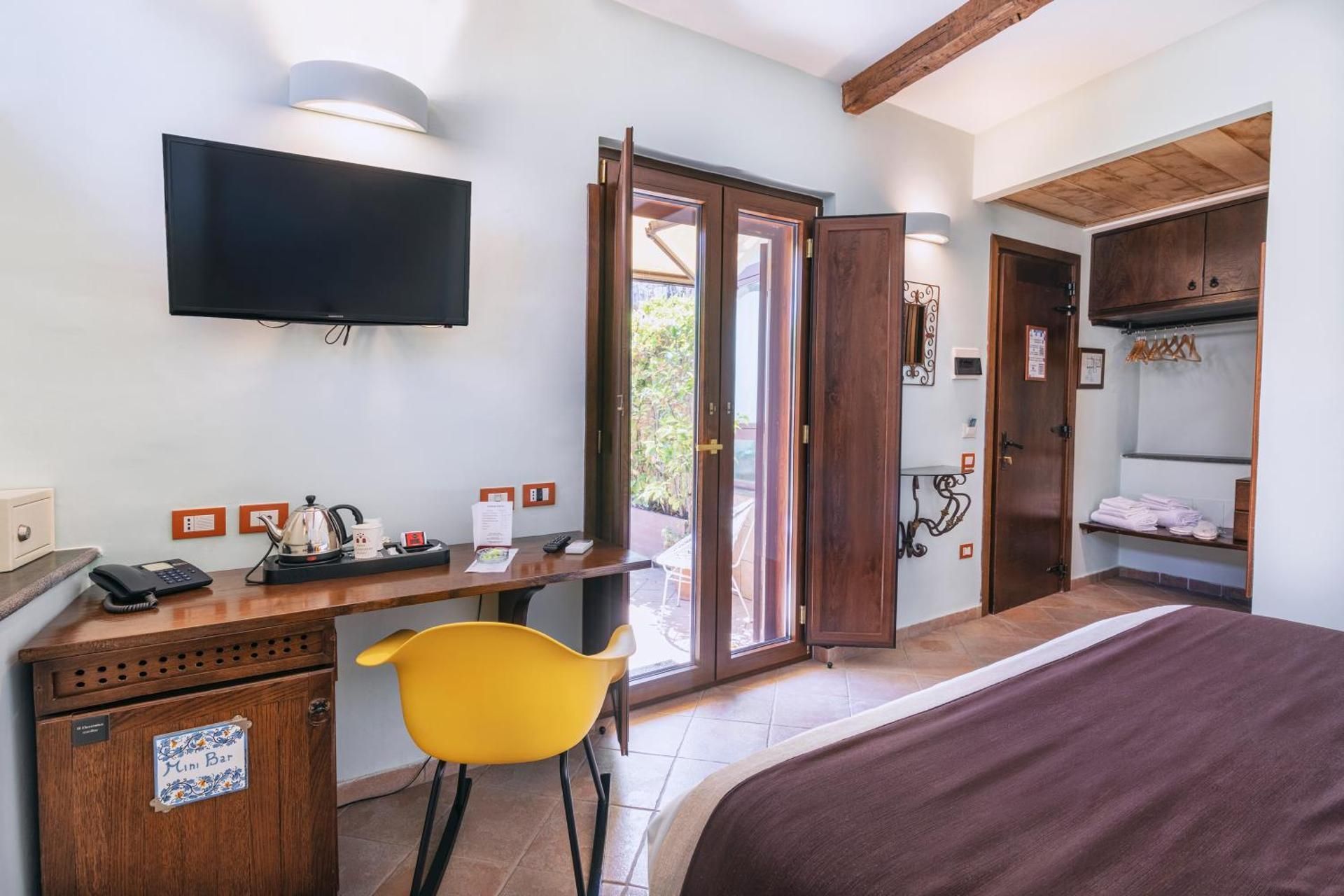 Deluxe Double Room with Terrace