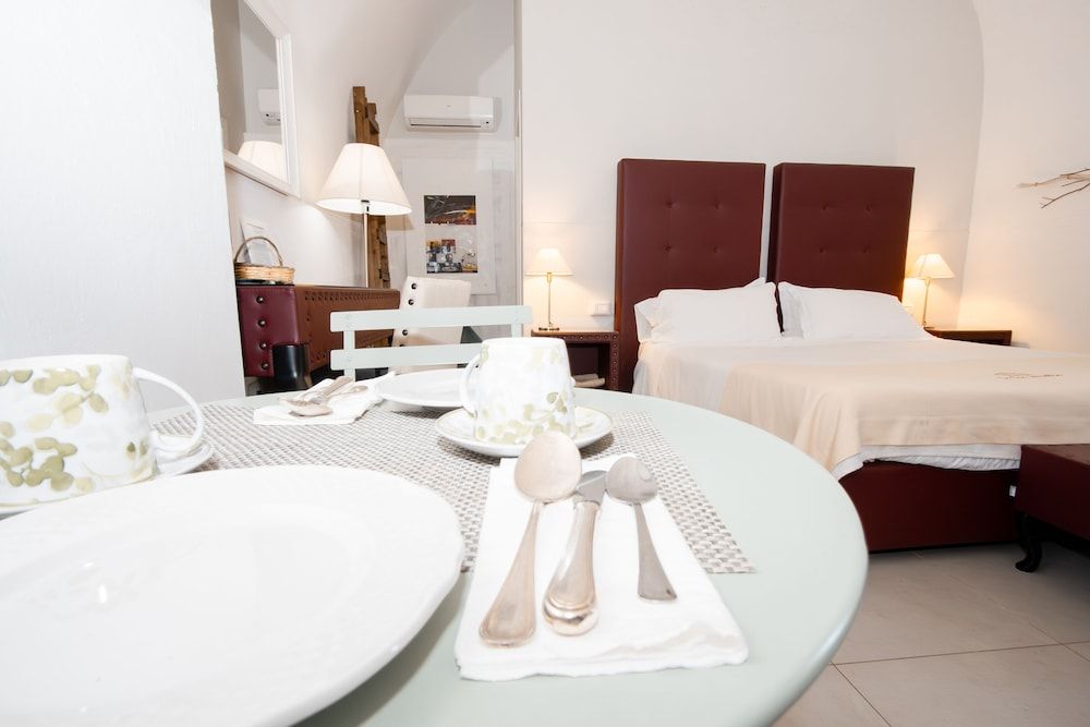 Le Tre Sorelle Standard Double Room, 1 King Bed 8