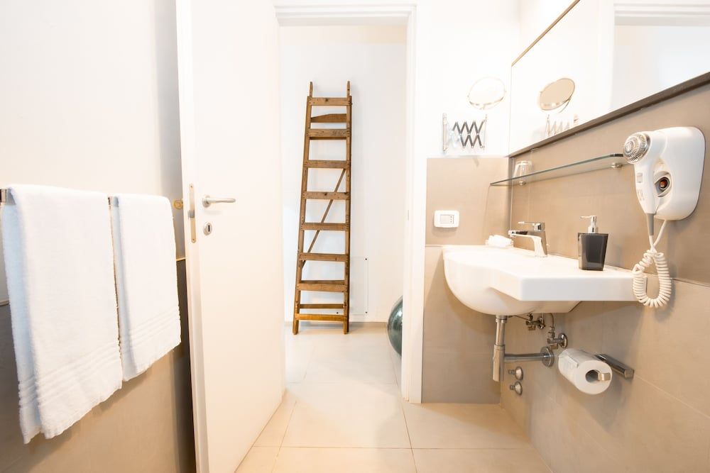 Le Tre Sorelle Standard Double Room, 1 King Bed 13