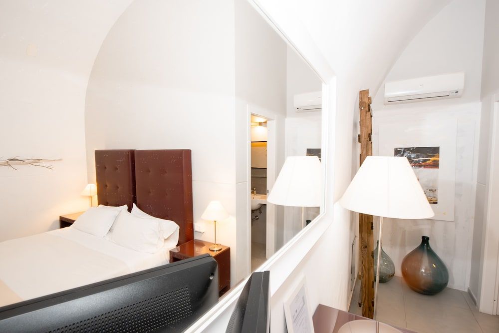 Le Tre Sorelle Standard Double Room, 1 King Bed 3