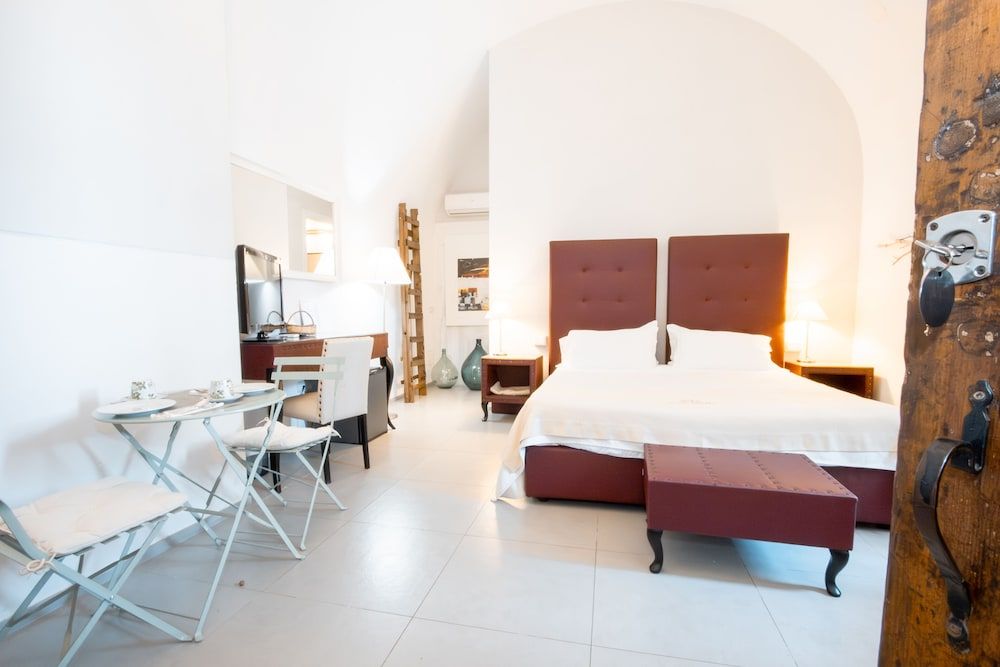 Le Tre Sorelle Standard Double Room, 1 King Bed 4