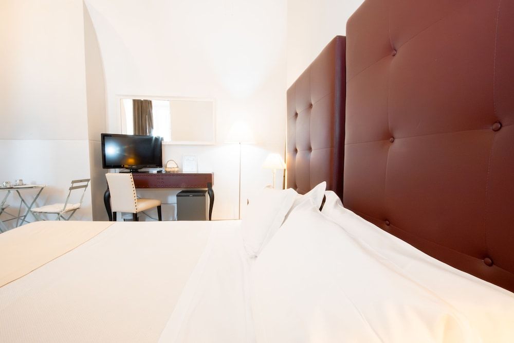 Le Tre Sorelle Standard Double Room, 1 King Bed 5