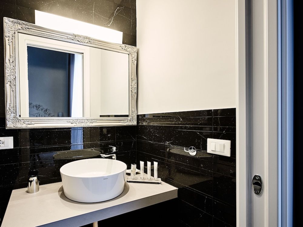 Ara Suite Deluxe Double Room 10