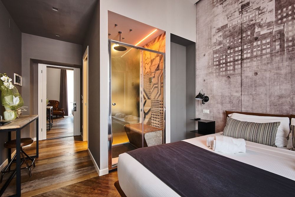 Ara Suite Deluxe Double Room 18