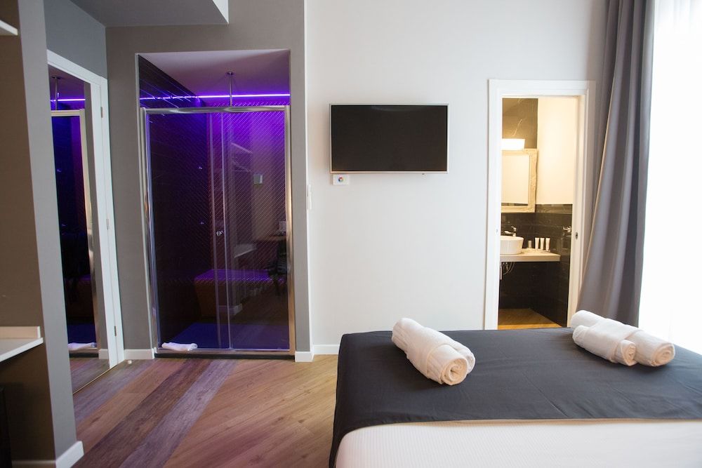 Ara Suite Deluxe Double Room 17