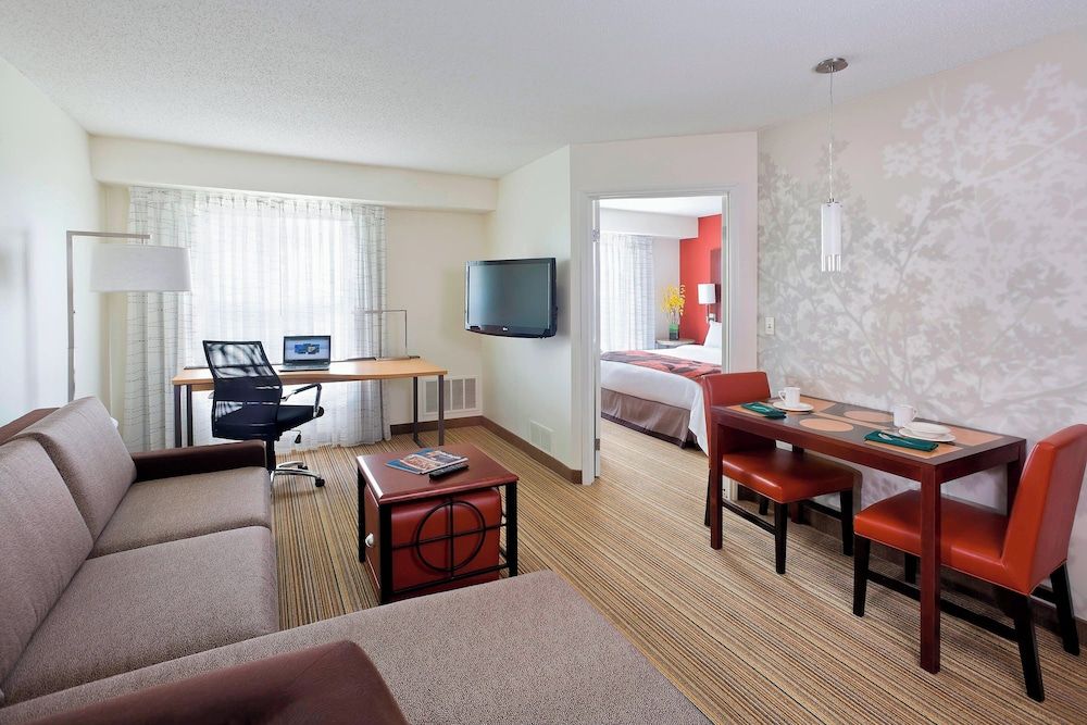 Studio, 1 King Bed with Sofa bed, Non Smoking (Mobility/Hearing Access, Roll-In Shwr)