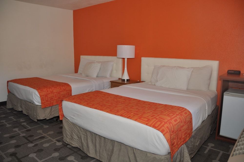 Efficiency, Room, 2 Queen Beds, Non Smoking
