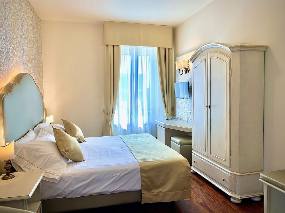Double or Twin Room, Balcony, Lake View