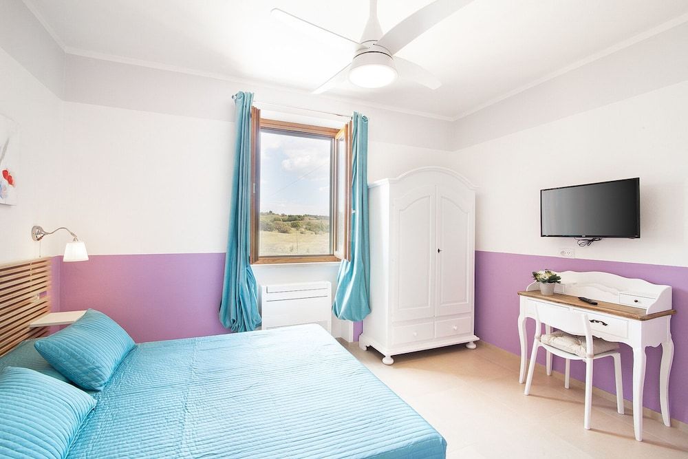 Poggiolivi Agriturismo Bio in Maremma Superior Double Room, 1 Queen Bed, Private Bathroom, Vineyard View 3